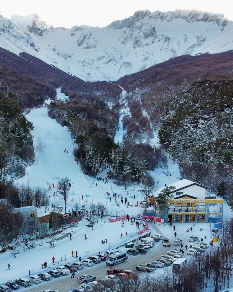EFB88F2020El20Glaciar20Martial20y20el20centro20de20esquC3AD20Cerro20Martial20desde20el20aire2023Ushuaia2023TierradelFuego2023Patagonia2023Argentina2023TripinArgentina-2